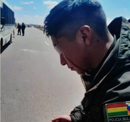 agresiones a uniformados durante la Marcha para Salvar Bolivia