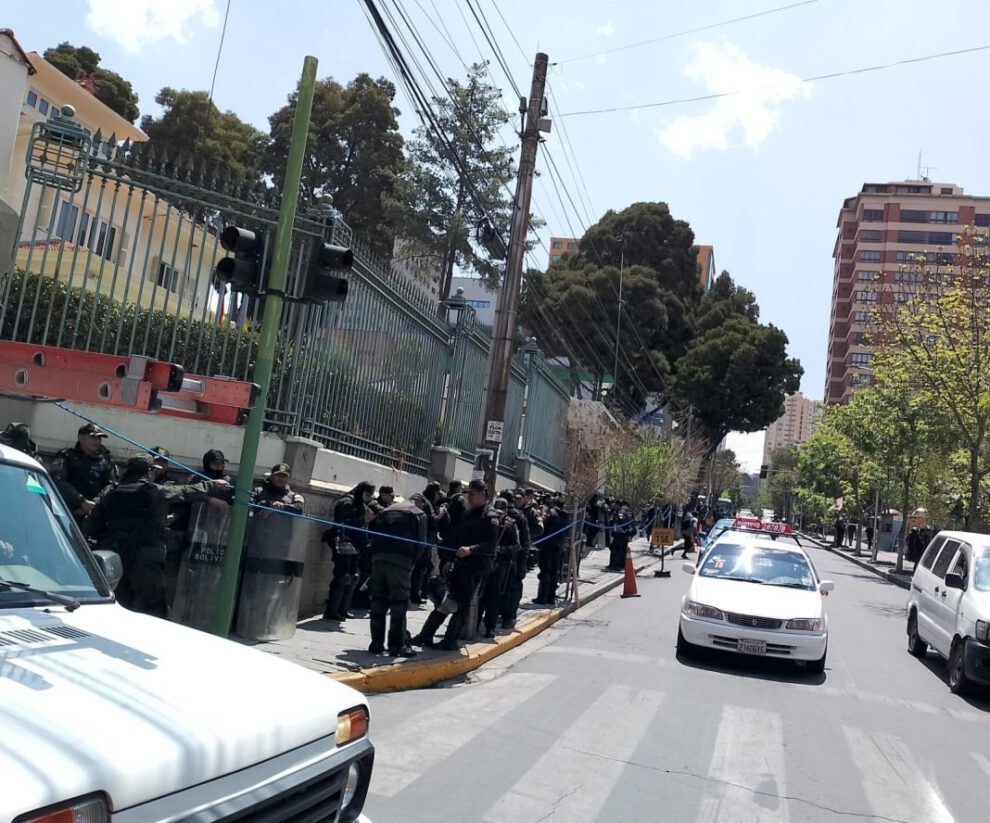 Seguridad en el TSE ante marcha de Evo Morales