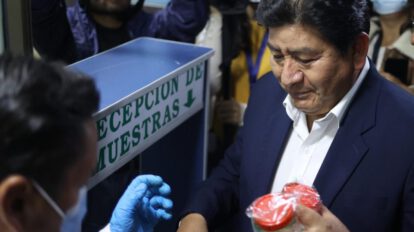 Ministro Montaño se hace prueba de drogas