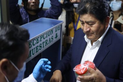 Ministro Montaño se hace prueba de drogas