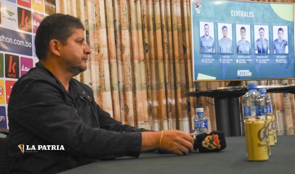 Óscar Villegas durante el anuncio de la nómina de convocados