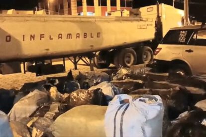 Contrabando de ropa americana oculta en tanque de camión cisterna