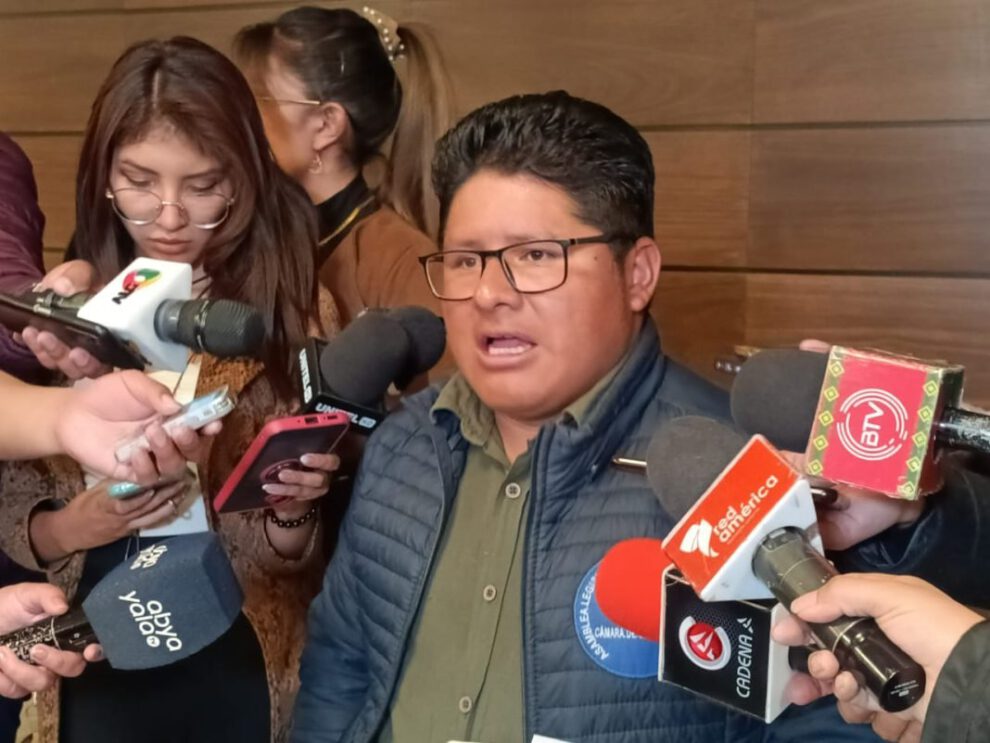 Diálogo político en Bolivia sobre condiciones para líderes involucrados