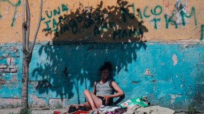 Pobreza urbana en Argentina alcanza casi el 53% en 2024