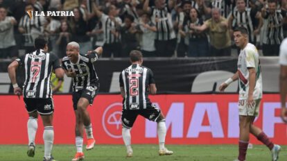 Jugadores de Botafogo celebran la clasificación en la Copa Libertadores