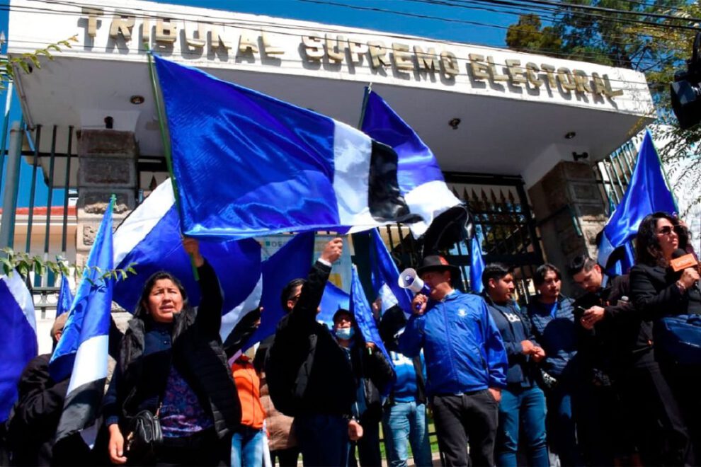 Pacto de Unidad discute crisis económica y contrabando