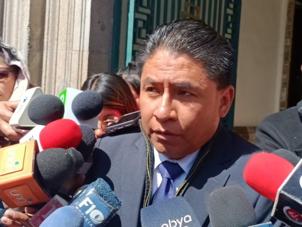 Renuncia de Iván Lima para dar gobernabilidad a Arce