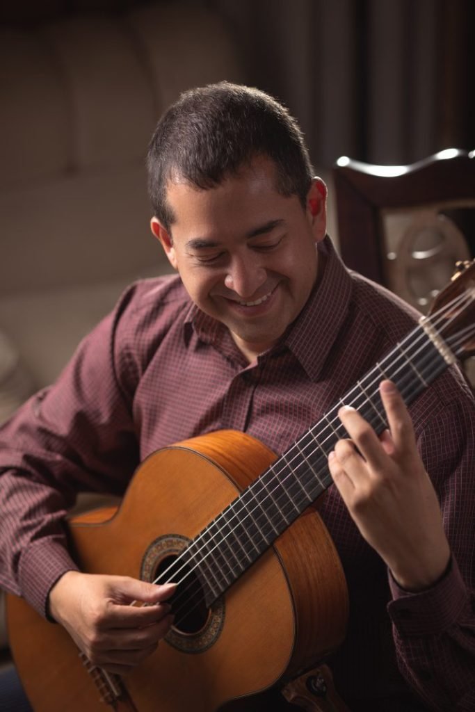 Marcos Puña presenta Mundo en Guitarra