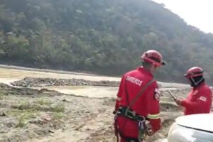 mujer se lanzó al río para salvar a su hija