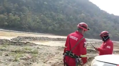 mujer se lanzó al río para salvar a su hija