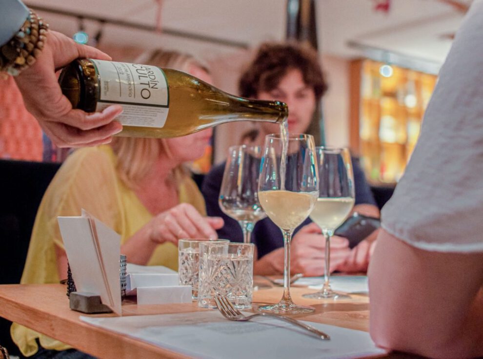 vinos y singanis bolivianos en evento en Ámsterdam