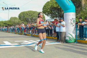 La atleta Jhoselyn Camargo compite en distintos certámenes con el objetivo de alcanzar su mejor nivel