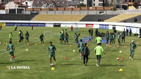 Selección boliviana en preparación para enfrentar a Colombia