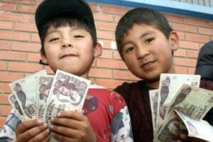 Bono Juancito Pinto beneficiará a más de 2.3 millones de estudiantes en Bolivia