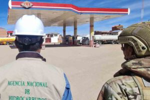 Contrabando de combustibles custodiado por militares