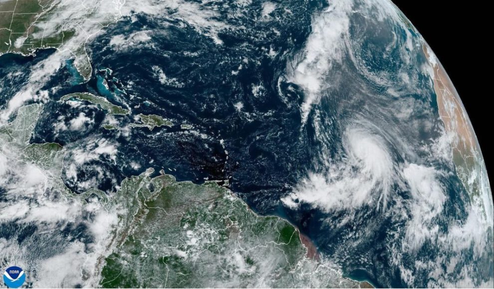 Fotografía satelital de la tormenta tropical Kirk en el Atlántico