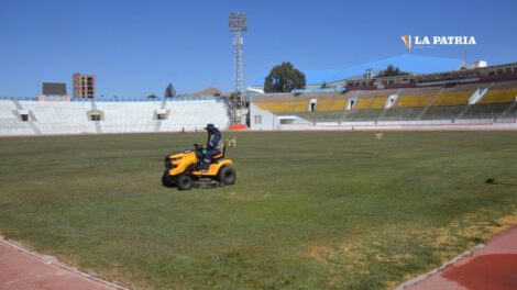 pintado de graderías en el estadio Jesús Bermúdez