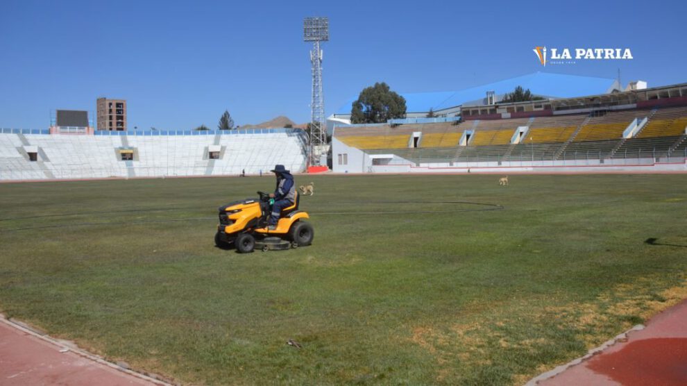 pintado de graderías en el estadio Jesús Bermúdez