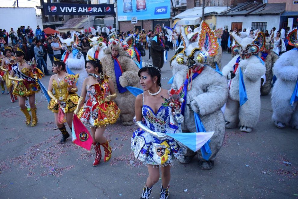 Último recorrido de la Entrada Universitaria en Oruro