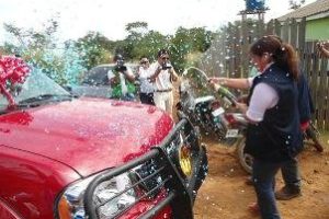 Brigadas llevan beneficios esenciales del Bono Juana Azurduy en Bolivia