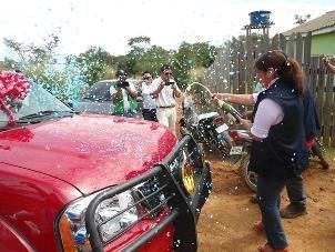 Brigadas llevan beneficios esenciales del Bono Juana Azurduy en Bolivia