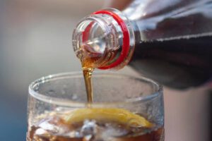 Consumo de bebidas azucaradas aumenta el riesgo de accidente cerebrovascular