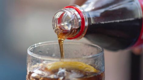 Consumo de bebidas azucaradas aumenta el riesgo de accidente cerebrovascular