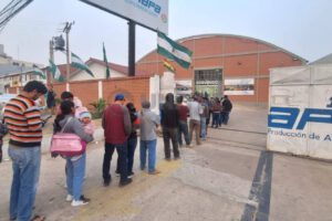 Escasez de arroz en Santa Cruz genera largas filas en Emapa