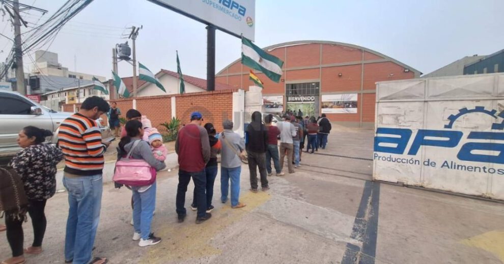 Escasez de arroz en Santa Cruz genera largas filas en Emapa