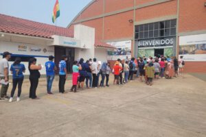 Emapa Santa Cruz: Ciudadanos abarrotan para comprar arroz a precio fijo