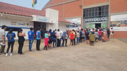 Emapa Santa Cruz: Ciudadanos abarrotan para comprar arroz a precio fijo