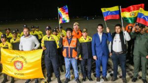 Bomberos venezolanos en Bolivia para combatir incendios