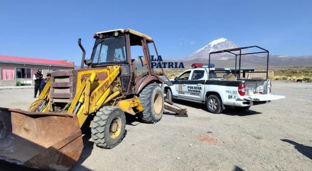 La retroexcavadora robada en Chile ya está bajo custodia en Oruro