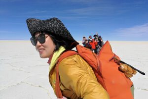 Turismo asiático en Bolivia en el Salar de Uyuni