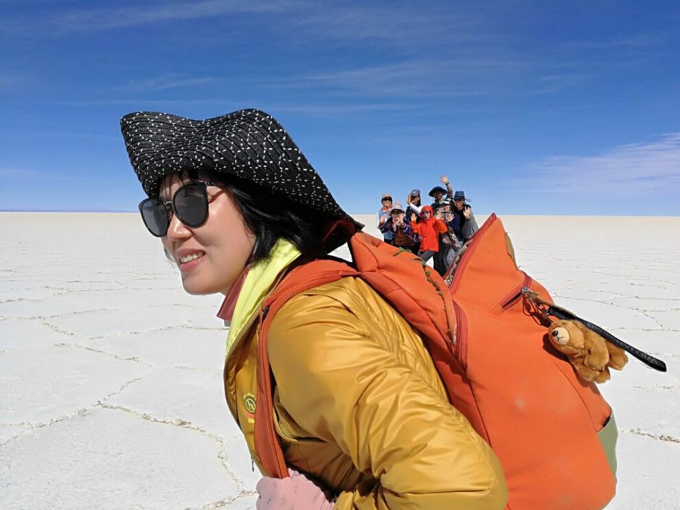 Turismo asiático en Bolivia en el Salar de Uyuni