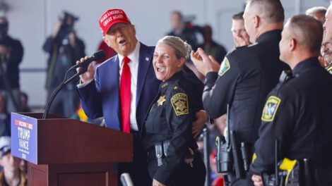 Trump critica a migrantes indocumentados en Wisconsin