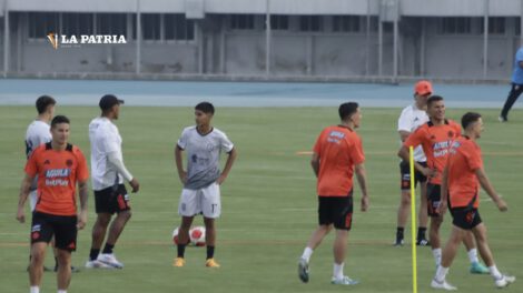 Selección colombiana entrenando a puertas cerradas