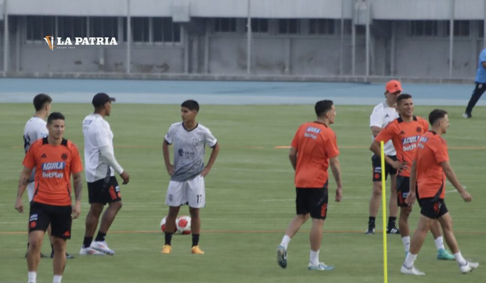 Selección colombiana entrenando a puertas cerradas
