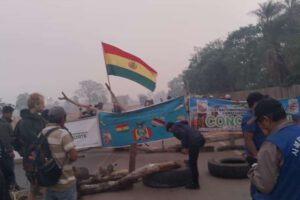 Bloqueo en Concepción por campesinos exigiendo la abrogación del Decreto 5225