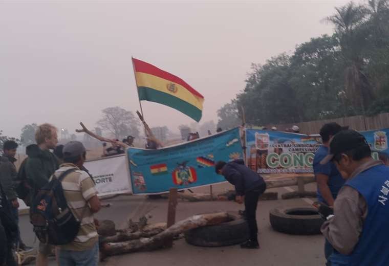 Bloqueo en Concepción por campesinos exigiendo la abrogación del Decreto 5225