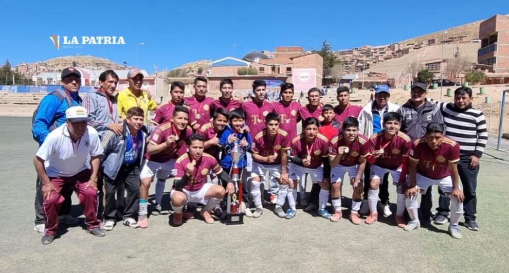 Campeonato nacional de fútbol en Oruro