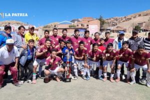 Oruro nacional de fútbol en el campeonato de la Fenadap