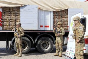 Camión con 1.100 maples de huevo de contrabando interceptado en La Paz