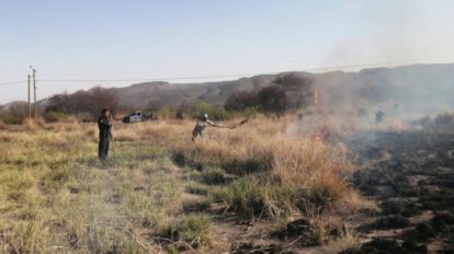 Incendio en Huarina afecta a 17 familias y 20 hectáreas