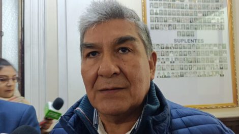 Senador Torres critica a políticos opositores