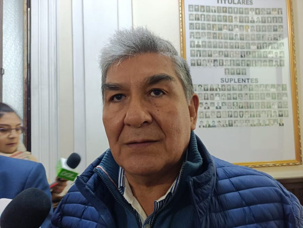 Senador Torres critica a políticos opositores