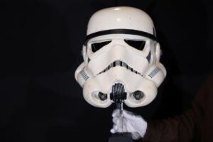 Subasta de objetos de cine icónicos como el casco Sandtrooper de Star Wars