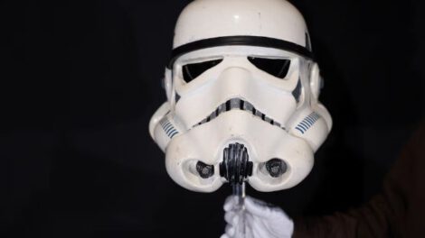 Subasta de objetos de cine icónicos como el casco Sandtrooper de Star Wars