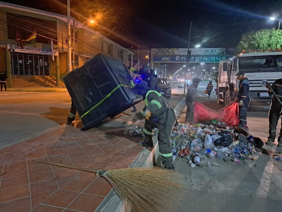 Entrada Universitaria y limpieza en Oruro