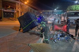 Entrada Universitaria y limpieza en Oruro